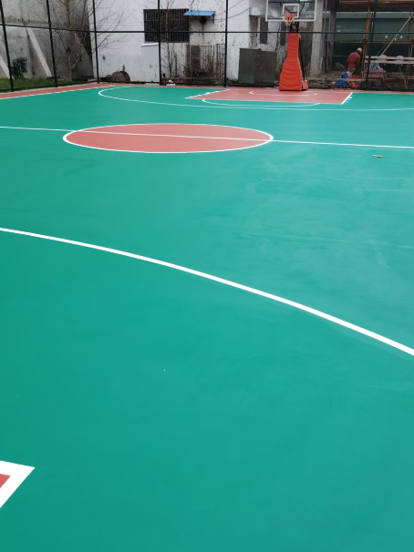 北湖 球场长期使用易出现地面开裂